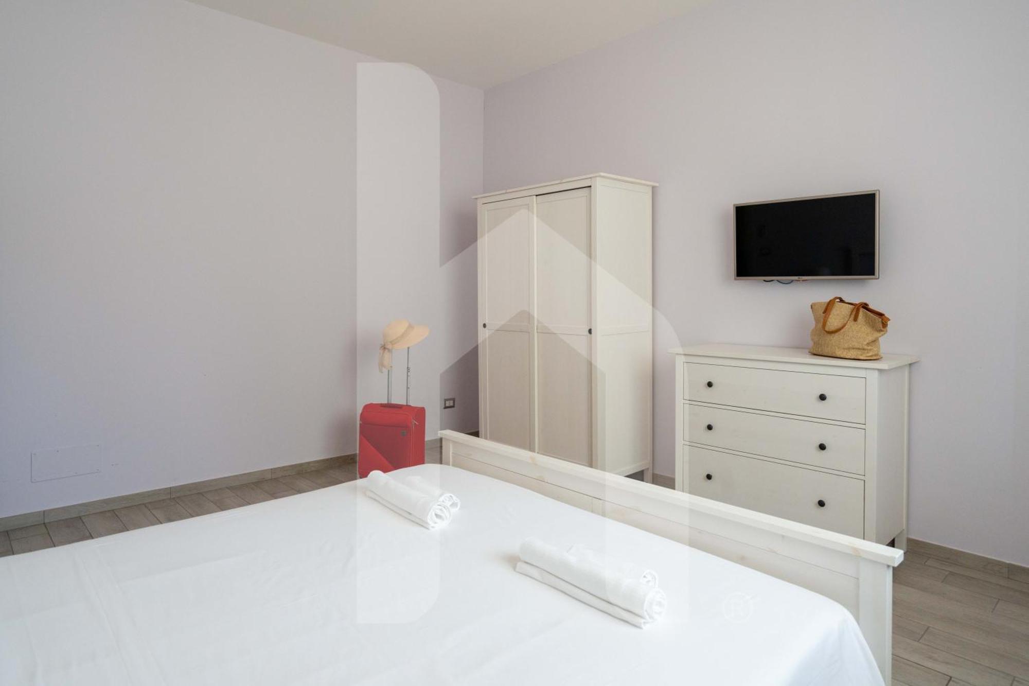 Апартаменты Homiday - Residenza D'Annunzio Пинето Экстерьер фото