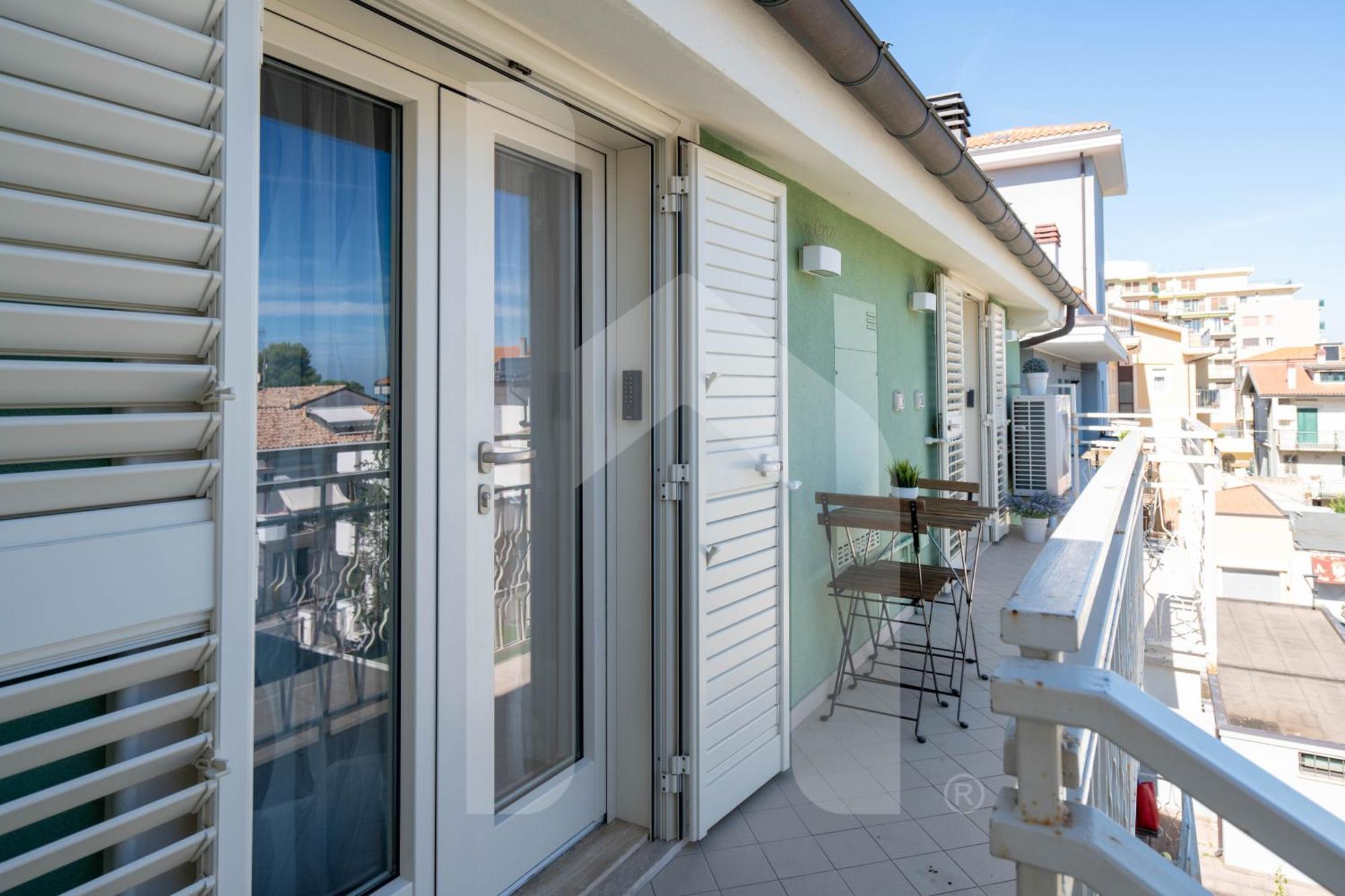 Апартаменты Homiday - Residenza D'Annunzio Пинето Экстерьер фото